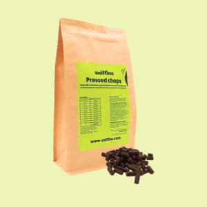 Een afbeelding van een zak hondenvoer Pressed Chops op de webshop van Sniffins.com